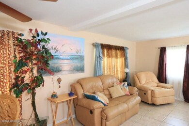 937 Fir - Living Room - View 6