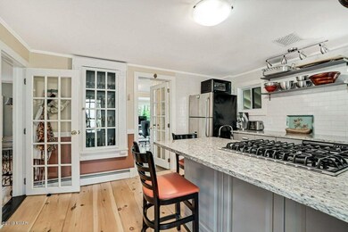 112 Mott St, Milford, PA 18337 - photo 4