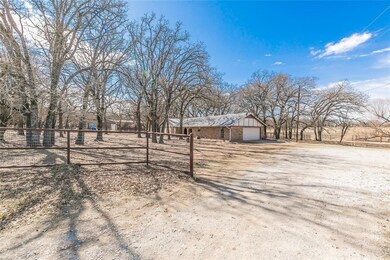 401 Trussell Dr, Springtown, TX 76082 - photo 2