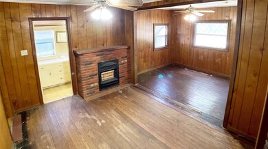 2421 Cottonwood Ave, Bay City, TX 77414 - photo 4