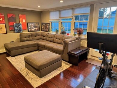 58 Pickwick Dr E, Syosset, NY 11791 - photo 6