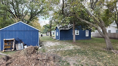 View of yard featuring an outbuilding