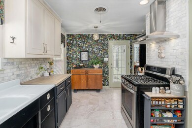 ADORABLE kitchen with wallpaper accent wall, beadb