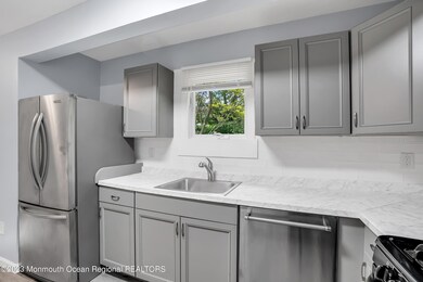 527 Tinsmith Ct, Toms River, NJ 08753 - photo 6