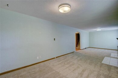 12714 Circle Dr, Shawnee, KS 66216 - photo 6