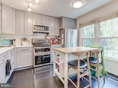 7211 Squirrel Run Ct, Springfield, VA 22152 - photo 5