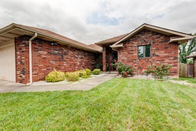 1502 E McClernon-36