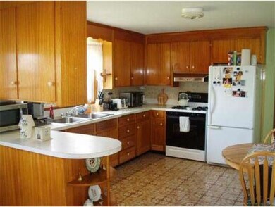 140 Tyler St, Methuen, MA 01844 - photo 2