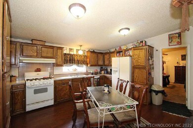 39111 W 190th St S, Bristow, OK 74010 - photo 5