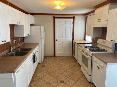 140 Pueblo Rd, Carpentersville, IL 60110 - photo 7