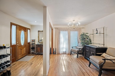 737 SE M St, Grants Pass, OR 97526 - photo 4