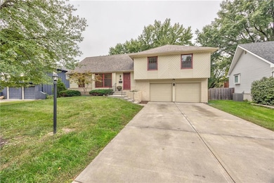 9712 Craig Dr, Overland Park, KS 66212 - photo 3