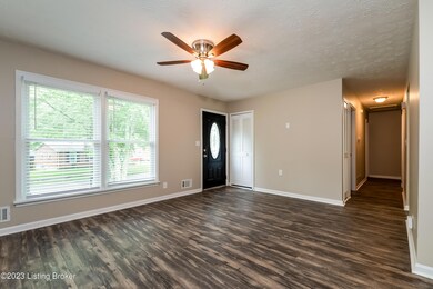 9014 Lantana Dr, Louisville, KY 40229 - photo 6