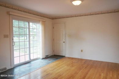 18 Guilder Ln, Glenmont, NY 12077 - photo 6