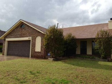 2129 NE 10th St, Moore, OK 73160 - photo 2