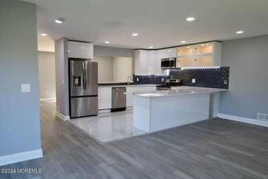 LR/kitchen