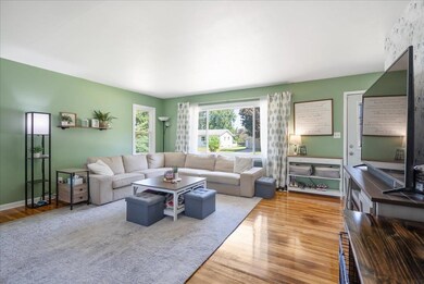 126 N Genevieve St, Cedar Falls, IA 50613 - photo 4