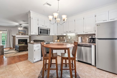 Kitchen with a sink, stainless steel appliances, l