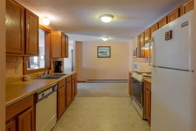 44 Church St unit 8, Lincoln, NH 03251 - photo 2