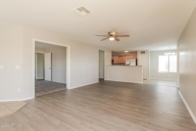 005-photo-living-room-14024143