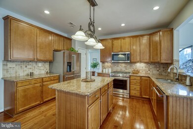 10868 Grovehampton Ct, Reston, VA 20194 - photo 5