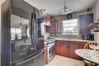 310 Camden M, West Palm Beach, FL 33417 - photo 6