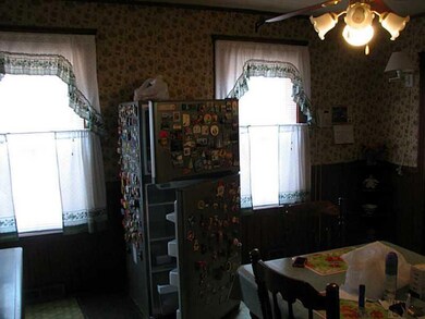 186 Hughes Ave, Pawtucket, RI 02861 - photo 7