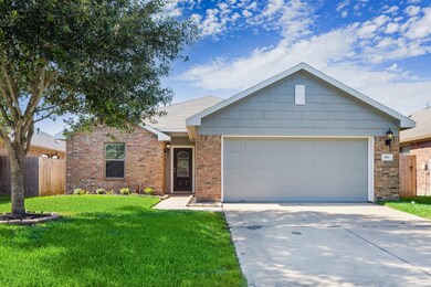 381 Hannah Ln, Alvin, TX 77511 - photo 2