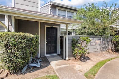 12225 Sandpiper Dr unit 122, Houston, TX 77035 - photo 2