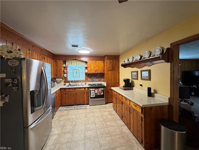 1441 Boxwood Dr, Chesapeake, VA 23323 - photo 6