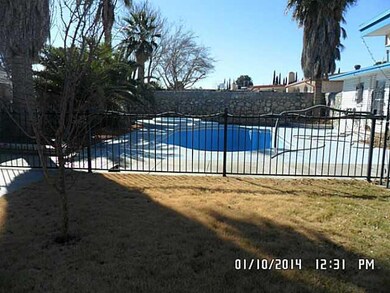 Swimming Pool/Hot Tub/Sauna. Backyard