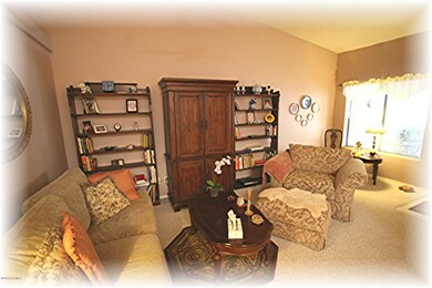5 - LIVING ROOM