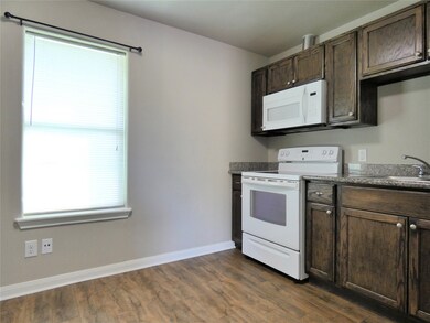 507 Houston St unit 4, Rosenberg, TX 77471 - photo 6