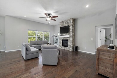 738 Rippling Creek Rd, Nixa, MO 65714 - photo 7