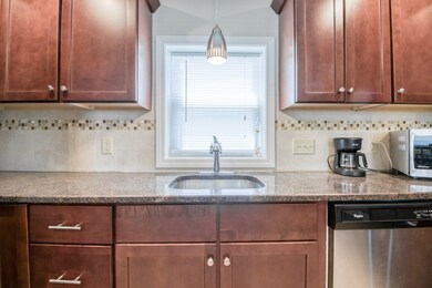 173 Lakeview Ave, Ludlow, MA 01056 - photo 3