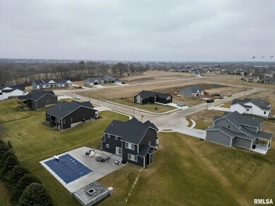 6110 Duggleby Ave, Davenport, IA 52807 - photo 4