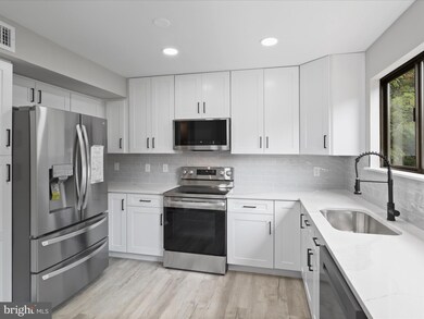 15250 Lodge Terrace, Woodbridge, VA 22191 - photo 2