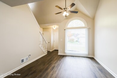 005-photo-living-room-14943185