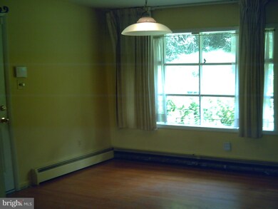 8517 Pineway Dr, Laurel, MD 20723 - photo 3