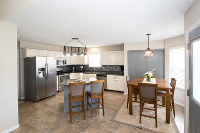 Kitchen & Eat-in Area