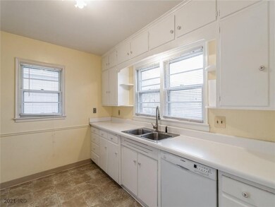 6805 University Ave, Windsor Heights, IA 50324 - photo 5