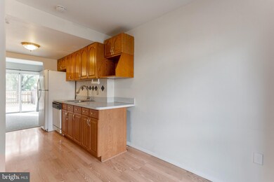 1990 Cambridge Dr unit 29, Crofton, MD 21114 - photo 6