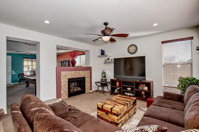 Family room w/2-way fireplace