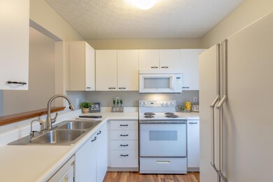 Fully applianced kitchen
