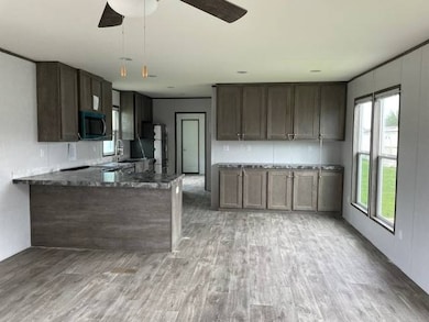 2300 Ward Bend Rd unit 168, Sealy, TX 77474 - photo 2