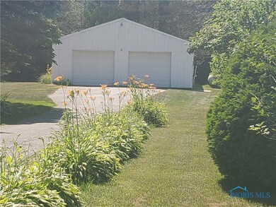 Huge Garage with Workshop