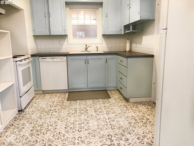 209 E Columbia Dr, Newberg, OR 97132 - photo 6