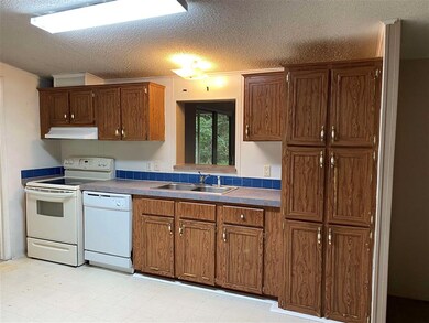 256 Hickorywood Dr, Crawfordville, FL 32327 - photo 3