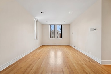 unlisted-address, Chicago, IL 60657 - photo 6