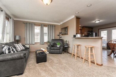 186 15th Ave SW, Cedar Rapids, IA 52404 - photo 4